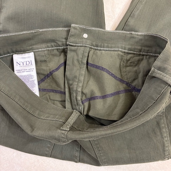 NYDJ Women’s Dayla Embroidered Wide Cuff Capri Jean Lift Tuck Size 10 - Picture 16 of 16